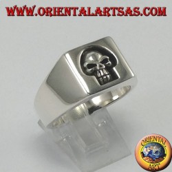 Sello de anillo plateado, cráneo no recubierto