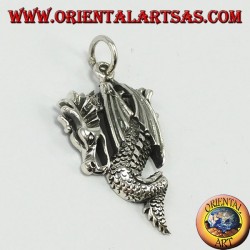 Pendentif en argent, dragon avec les ailes fermées