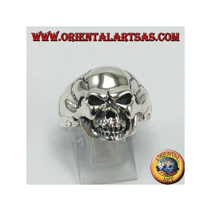 Anillo de plata, cráneo duro