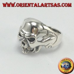 Anillo de plata, cráneo duro