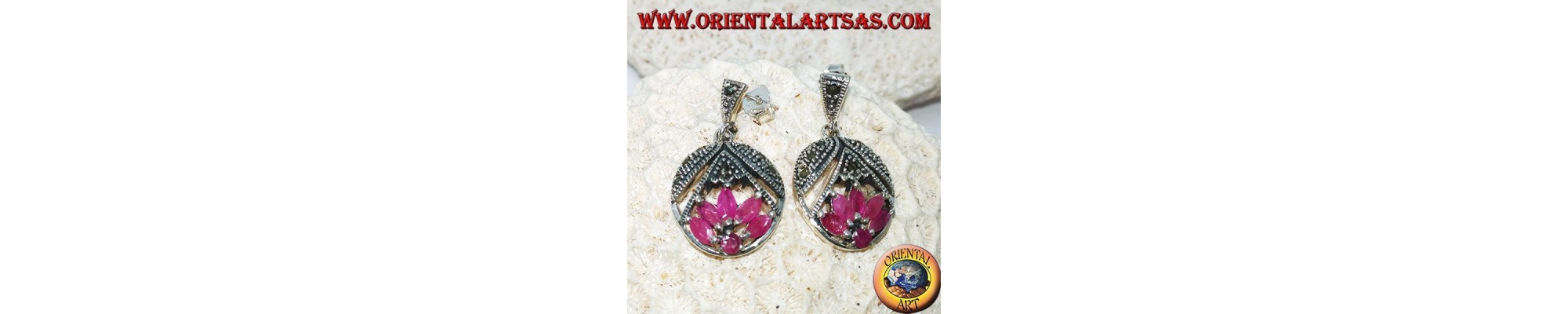 Boucles d'oreilles en argent avec rubis, émeraudes et saphirs